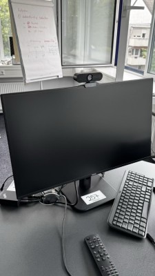 2 Widescreen-TFT-Monitore Philips, 27 Zoll mit Dockingstation Lenovo